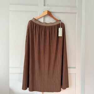 NWT Elegant Pleated Maxi Skirt With Elastic Waist